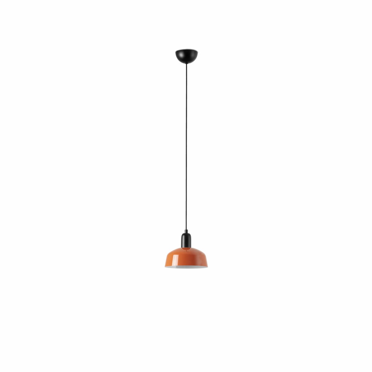 Tatawin Ø18 Rojo anaranjado Lámpas de techo De Faro Barcelona - Tatawin es una l&aacute;mpara de techo con estructura negra y pantalla met&aacute;lica rojiza que emite una luz direccional y atmosf&eacute;rica.