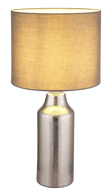 Elden 60cm Plata lámpara de mesa De Globo Lighting - Den silverf&auml;rgade keramiska basen i kombination med den gr&aring;a cylindriska textilsk&auml;rmen skapar en sofistikerad kontrast och blir en stilfull inredningsdetalj.