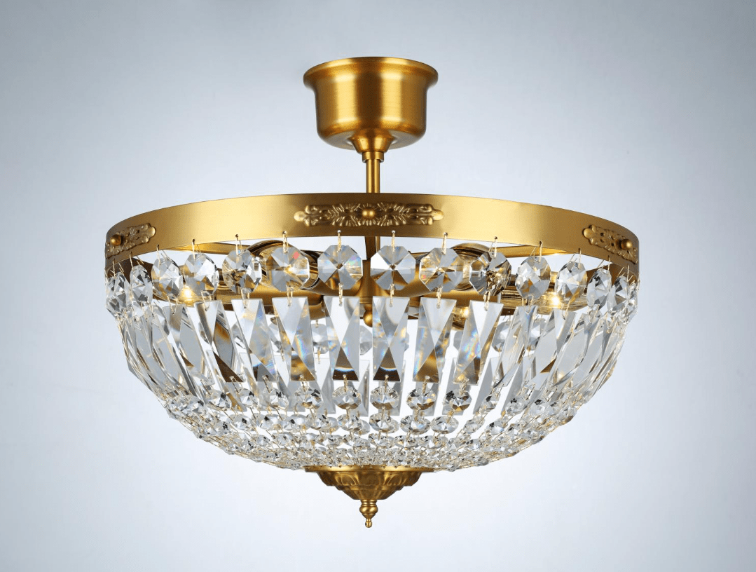 Rhea Ø40 Latón cepillado cristal De Norrsken Design - Con sus prismas de cristal K9 de clase 1 cortados a mano, obtiene un reflejo de luz brillante y elegante que crea una atmósfera sofisticada.