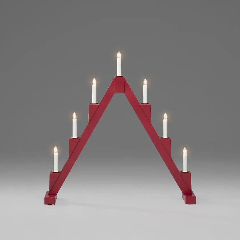 Candelabra 7 Lights ROJO De Konstsmide - Candelabro el&eacute;ctrico plegable con 7 velas, fabricado en madera lacada en rojo, decorado con aros de lat&oacute;n alrededor de cada vela para un toque elegante.