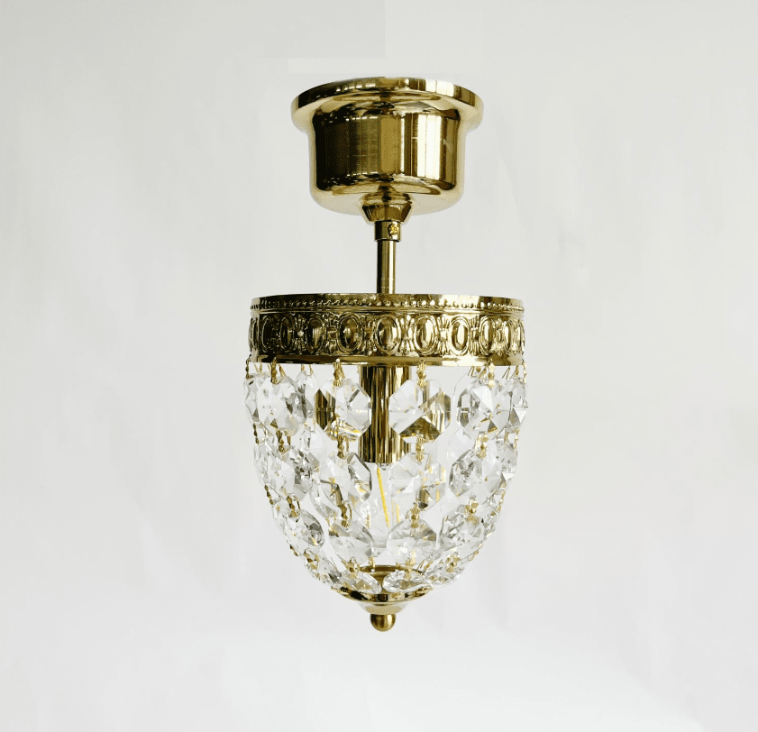 Floria Ø15 Oro cristal De Norrsken Design - Con sus brillantes cristales K9 de clase 1 cortados a mano, refleja la luz de una manera encantadora y le da a la habitación una atmósfera noble.