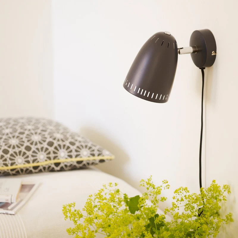 Dynamo Gris oscuro lámpara de lectura De Superliving - Fácil de instalar y adecuado para todos los estilos de interiores, Dynamo es la combinación perfecta de función y estilo.