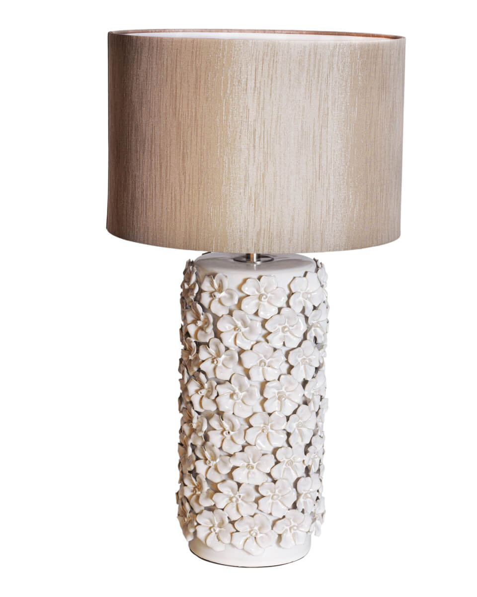Fiore 55cm Beige lámpara de mesa De By Rydéns - La l&aacute;mpara de mesa Fiore es una l&aacute;mpara de mesa que realzar&aacute; tu hogar con su belleza atemporal.