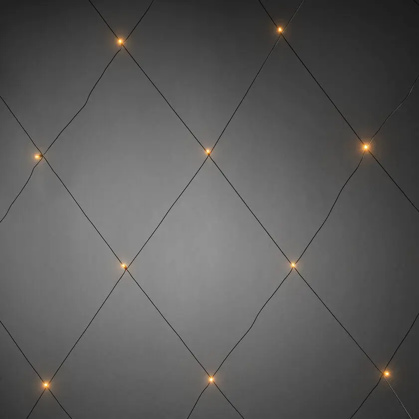 Malla De Luces amber 3m Negro De Konstsmide - Con sus generosas dimensiones de 3x3 metros y el cable negro, se integra armoniosamente en el entorno.