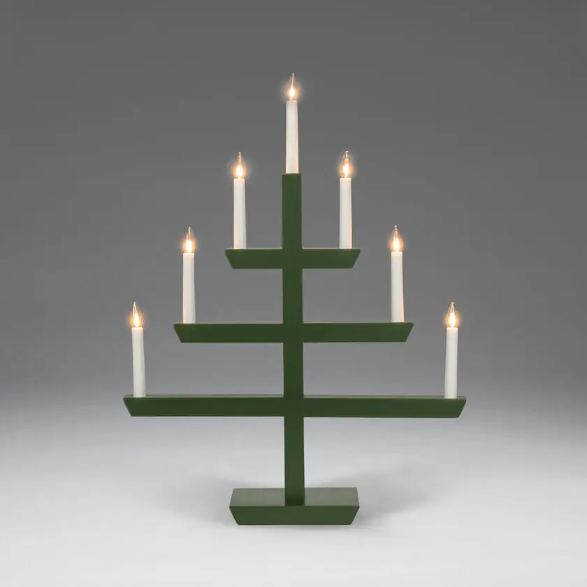 Wooden Candelabra 7 Lights Verde oscuro De Konstsmide - La combinaci&oacute;n del tacto cl&aacute;sico de la madera y su forma moderna lo convierten en un elegante complemento para cualquier hogar.
