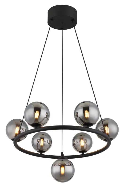 Riha Ø60 Color humo Lámpas de techo De Globo Lighting - Lampan &auml;r av mattsvart metall och ger ditt hem en lyxig och inbjudande atmosf&auml;r.