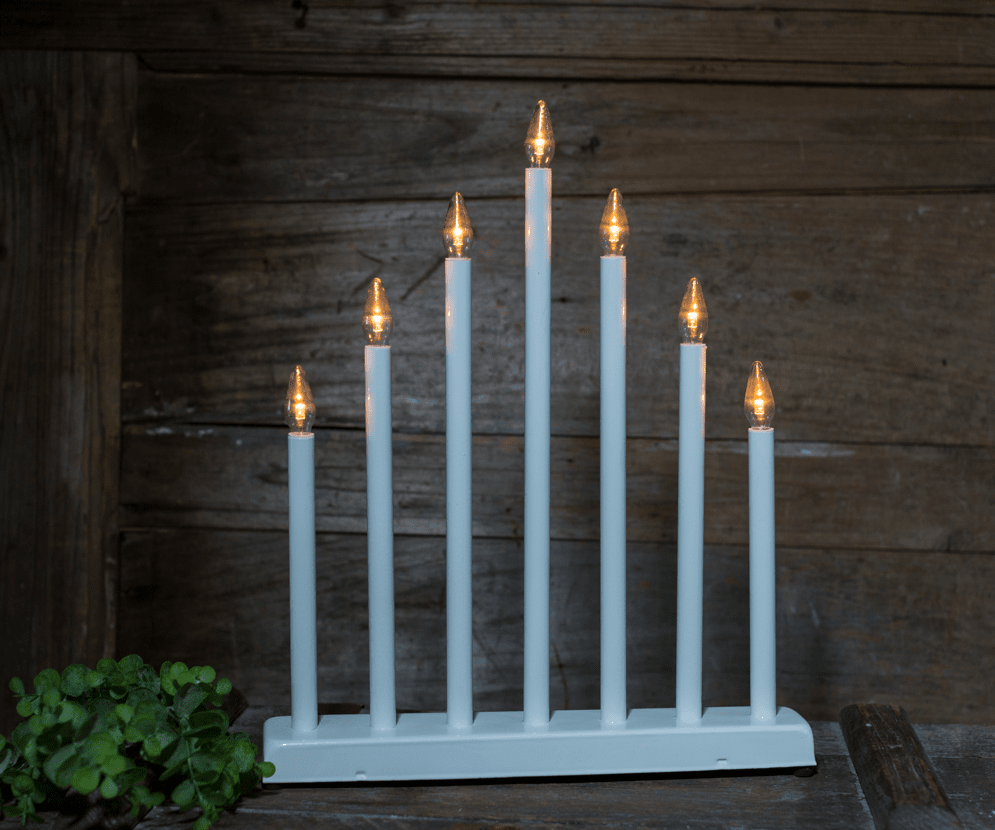 Fire Blanco De Pixie Design - Tiene una funci&oacute;n de temporizador incorporada que permite que el candelabro se encienda durante 6 horas y se apague autom&aacute;ticamente despu&eacute;s de 18 horas.