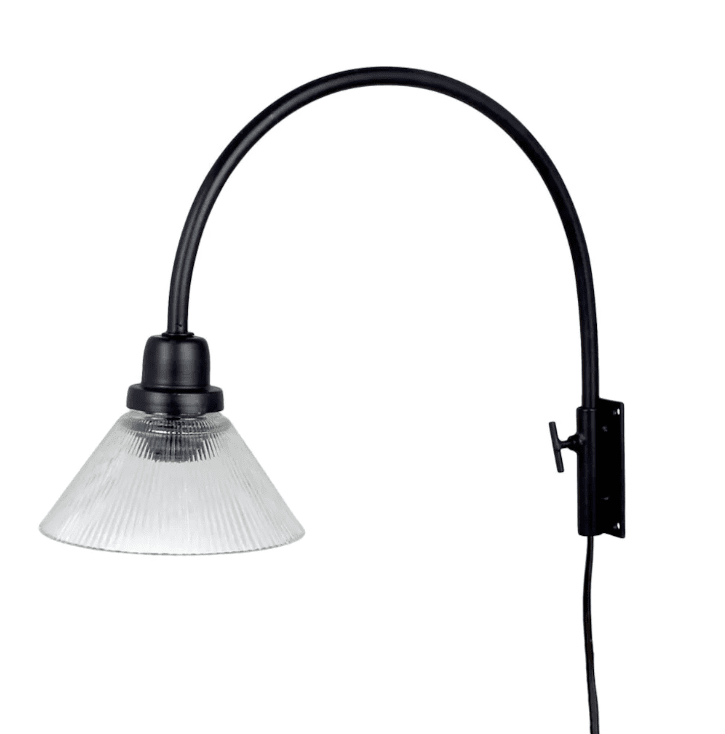 Gunilla Pequeño Ø16 Negro lámpara de pared De Strömshaga - L&aacute;mpara de pared con pantalla de cristal transparente y base de metal negro.