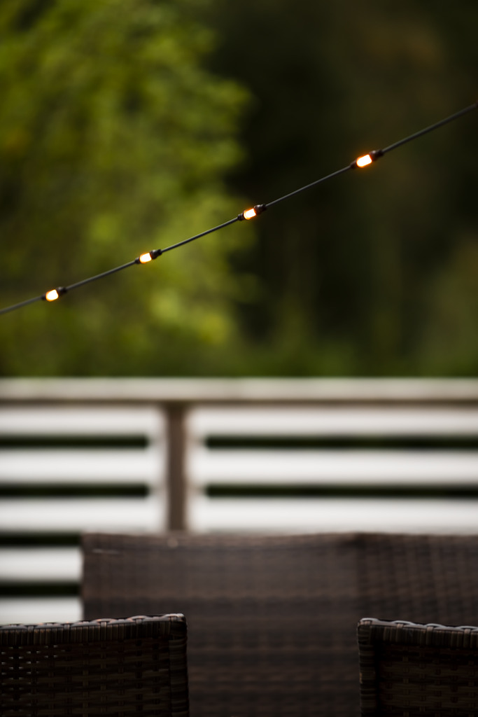 Kit De Inicio De Guirnalda De Luces Amber 6m Negro De Konstsmide - Juego de luces de hadas para iniciarse con 20 luces LED alargadas de color &aacute;mbar que emiten una luz c&aacute;lida y atmosf&eacute;rica.