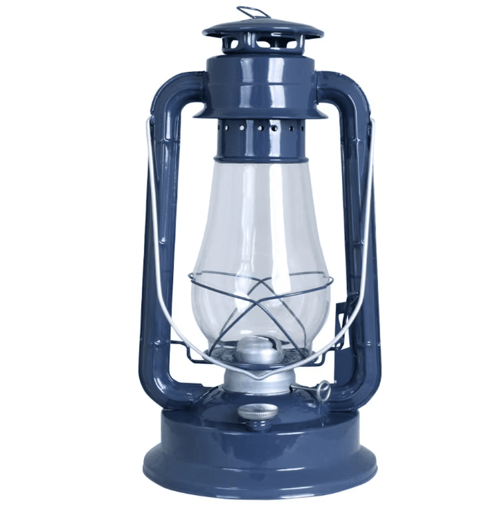 Storm Lantern big Azul De Strömshaga - Una linterna de dise&ntilde;o cl&aacute;sico que encaja perfectamente en el cobertizo de embarcaciones, en la caba&ntilde;a o en la playa y garantiza la m&aacute;xima comodidad.