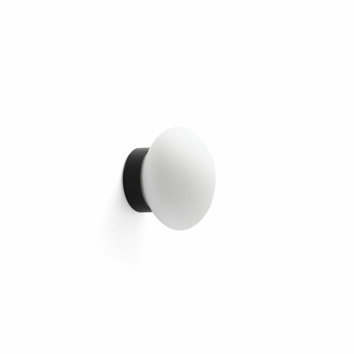 Imagen ampliada de Nubo Ø12 Negro lámpara de baño De Faro Barcelona - Gracias a su grado de protecci&oacute;n IP44, es resistente a la humedad y se integra perfectamente en ba&ntilde;os y pasillos.