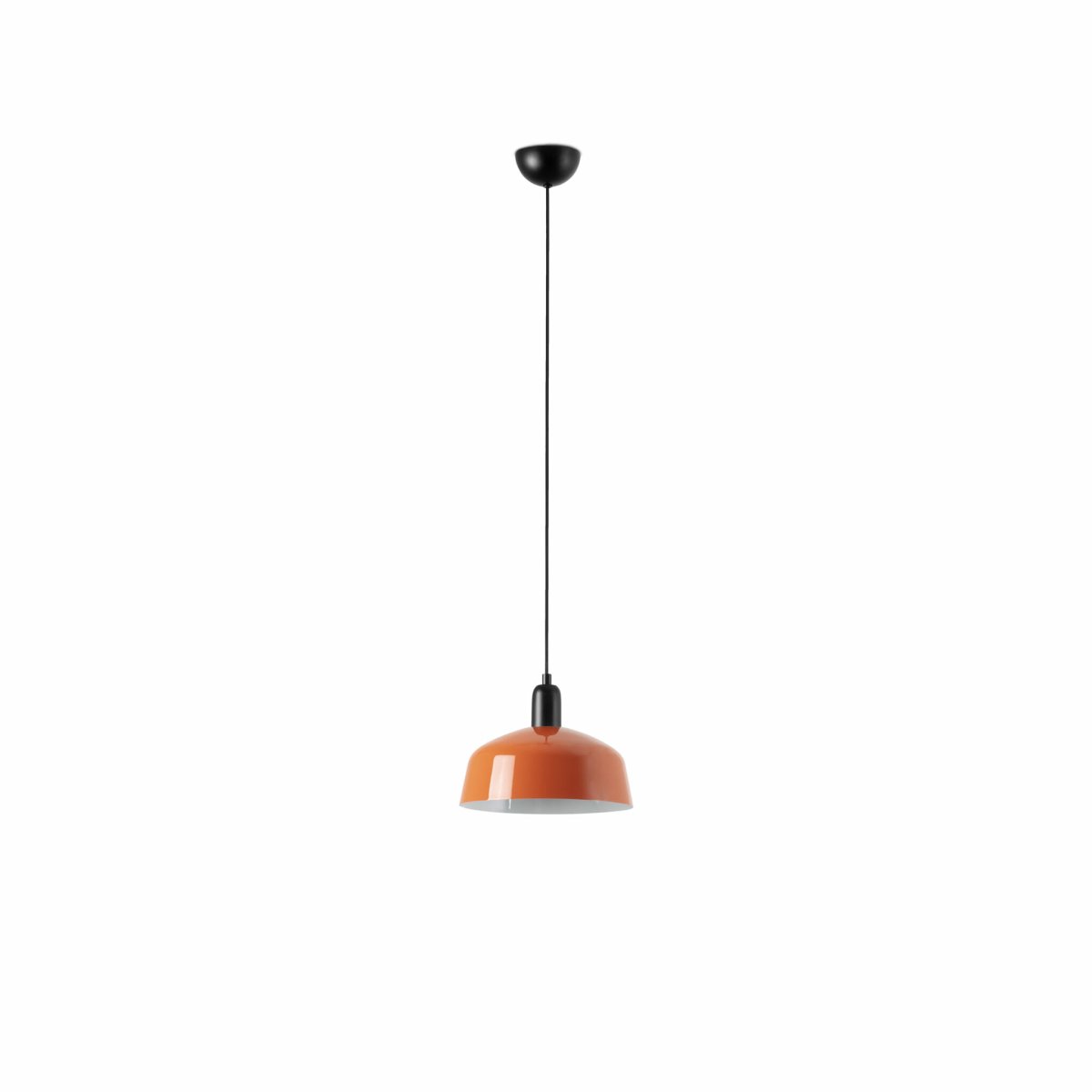 Tatawin Ø25 Rojo anaranjado Lámpas de techo De Faro Barcelona - Tatawin es una l&aacute;mpara de techo con estructura negra y pantalla met&aacute;lica rojiza que emite una luz direccional y atmosf&eacute;rica.