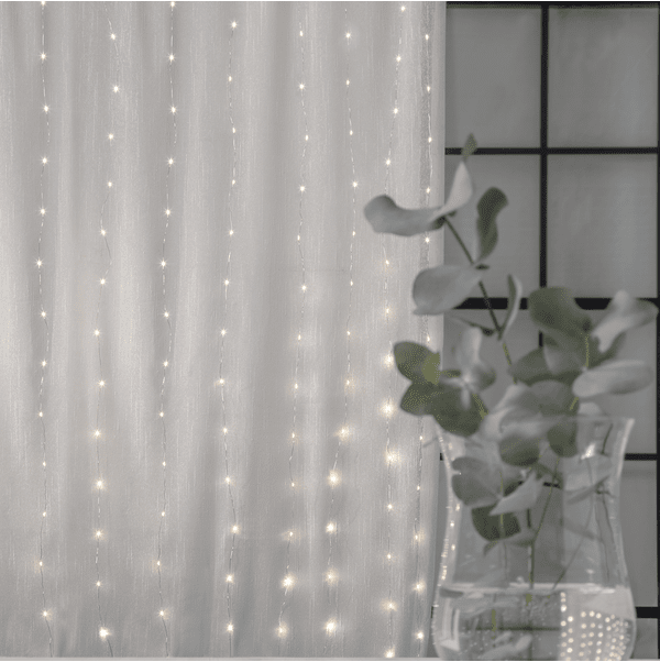 Cortina De Luces Dew Drop 2m Plata De Star Trading - La cadena de luces tiene 200 fuentes de luz LED que emiten una hermosa luz.