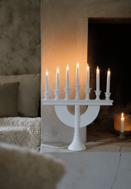 Torpa Blanco De Markslöjd - El candelabro queda estupendo en la ventana de la cocina o en una mesa auxiliar en Navidad.