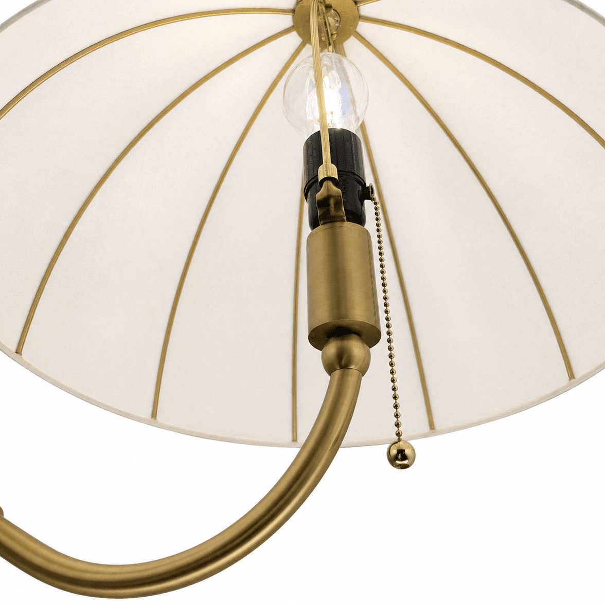 Crosby Oro cepillado lámpara de pie De Elstead Lighting - La pantalla abovedada, de tela fina y ligera, difunde la luz de forma agradable, creando un brillo c&aacute;lido y suave.