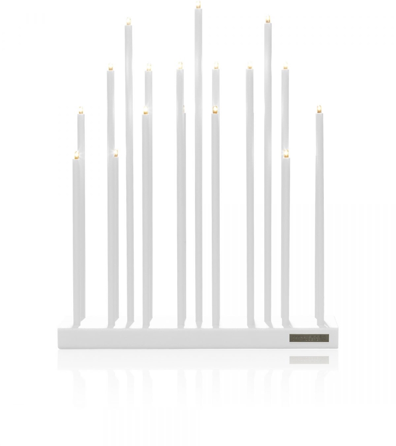 Elflugan Blanco De SMAK Design - El candelabro de Adviento Elflugan Original Chalk White de Smak Design es un cl&aacute;sico del dise&ntilde;o moderno que se puede utilizar durante todo el a&ntilde;o tanto como candelabro normal como candelabro de Adviento durante la temporada navide&ntilde;a.