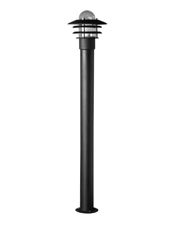 Käpylä 110cm Negro balizas De Airam - Una c&uacute;pula de cristal protege la fuente de luz y dirige la luz hacia arriba y hacia abajo y entre las l&aacute;minas de acero del mismo color de la l&aacute;mpara.