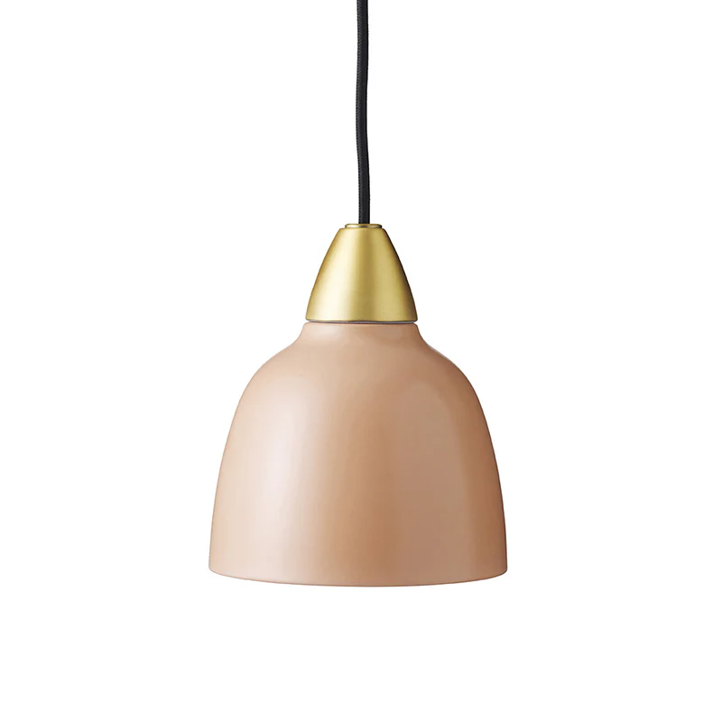 Urban Mini Ø15 Rosa Lámpas de techo De Superliving - A pesar de su menor tama&ntilde;o, Urban Mini ofrece una distribuci&oacute;n de luz impresionante y queda tan bien encima de la encimera de la cocina como en un acogedor rinc&oacute;n de lectura.