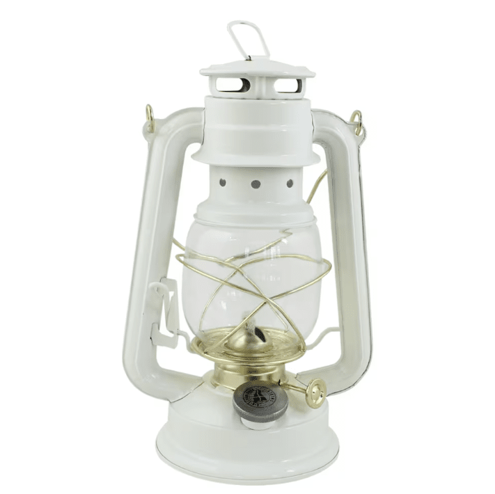 Storm Lantern small Blanco De Strömshaga - Peque&ntilde;a l&aacute;mpara de tormenta/l&aacute;mpara de queroseno en color blanco con detalles de lat&oacute;n.