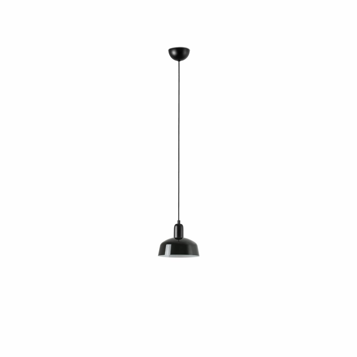 Tatawin Ø18 Negro Lámpas de techo De Faro Barcelona - Tatawin es una l&aacute;mpara de techo con estructura negra y pantalla met&aacute;lica negra que emite una luz direccional y atmosf&eacute;rica.