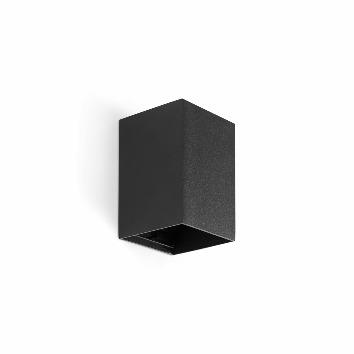 Lune 10cm Negro lámpara de pared De Faro Barcelona - Lune es una l&aacute;mpara de pared cuadrada con acabado negro mate que se integra a la perfecci&oacute;n en pasillos, corredores y otras zonas de paso.