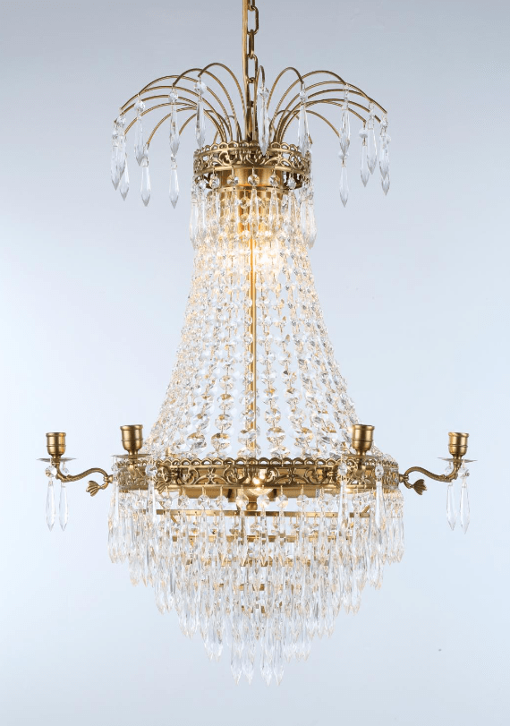 Imagen ampliada de Empire Classic Ø55 Latón cepillado cristal De Norrsken Design - La lámpara de araña Empire Classic de 6 brazos en latón cepillado es una magnífica lámpara que creará una atmósfera sofisticada y atemporal en su hogar.