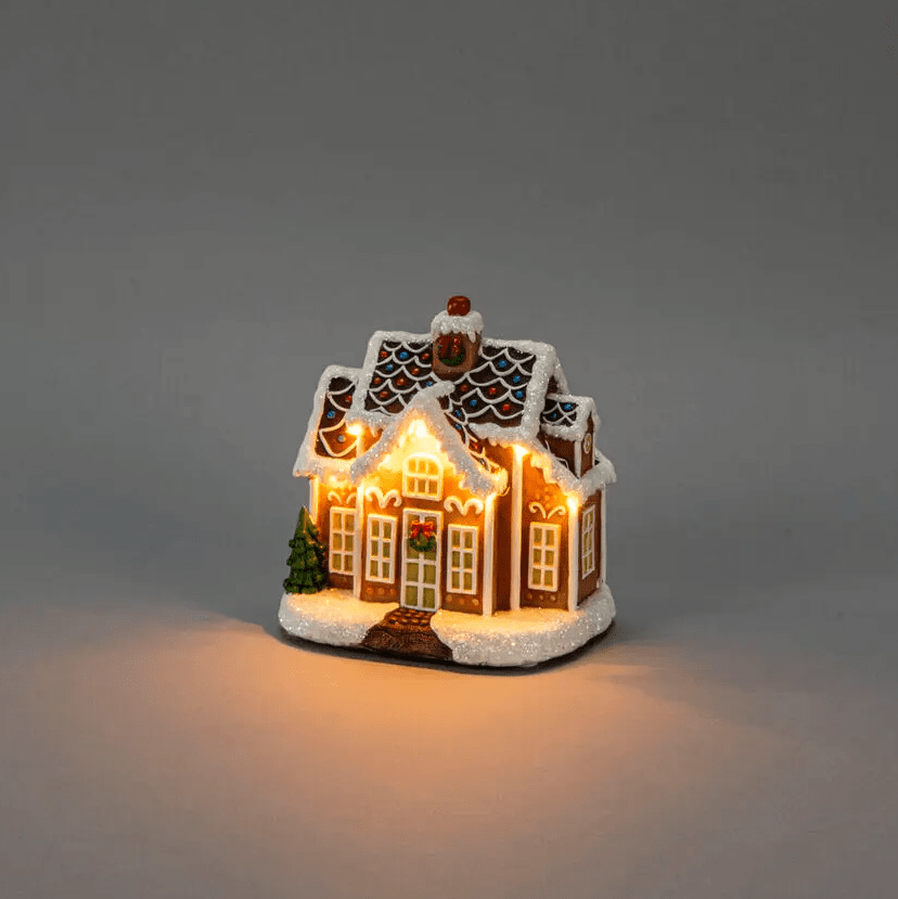 Casa De Jengibre LED 17cm Marrón De Konstsmide - Linda casa de jengibre con 9 luces LED que irradian la magia de la Navidad en un c&aacute;lido resplandor blanco.