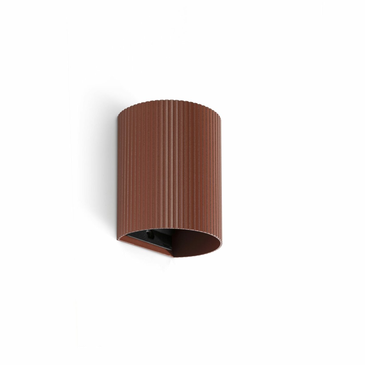 Sole 10cm Terracota estriada lámpara de pared De Faro Barcelona - Sole es un aplique compacto de terracota con superficie acanalada que aporta una sutil elegancia a cualquier ambiente.