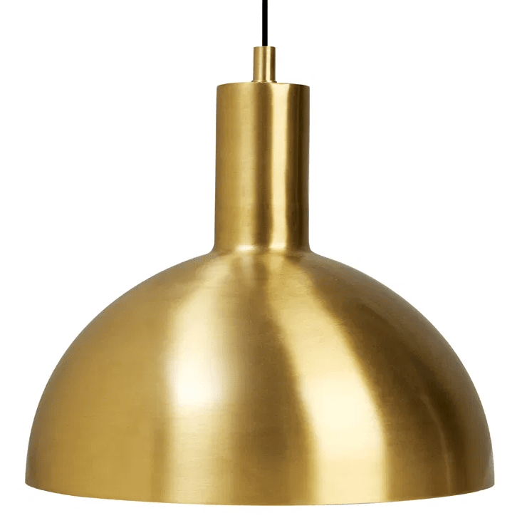 Mid Ø25 Latón mate Lámpas de techo De H. Skjalm P - Esta versi&oacute;n m&aacute;s grande de la cl&aacute;sica l&aacute;mpara colgante de cocina es perfecta para cocinas y comedores, donde proporciona una luz generosa y un ambiente acogedor.