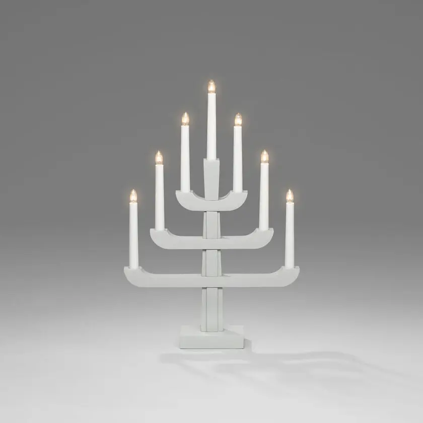 Candelabra 7 Lights Gris De Konstsmide - Viene con un cable blanco de 1,7 m, interruptor de encendido y enchufe.