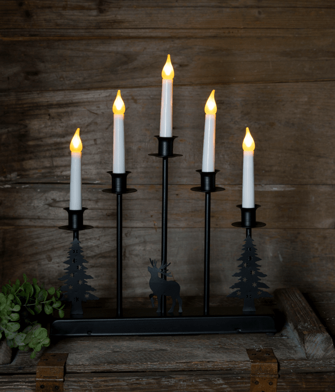 Hjort Negro De Pixie Design - El dise&ntilde;o de ciervo y abeto transmite una sensaci&oacute;n r&uacute;stica y natural y es perfecto para crear un ambiente acogedor en el hogar durante los meses de invierno.
