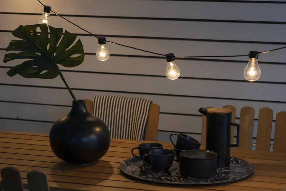 Guirnalda luminosa, LED ámbar, 10m Negro De Konstsmide - Cadena de luces decorativas con 20 luces LED de color &aacute;mbar que crean un ambiente c&aacute;lido y acogedor.