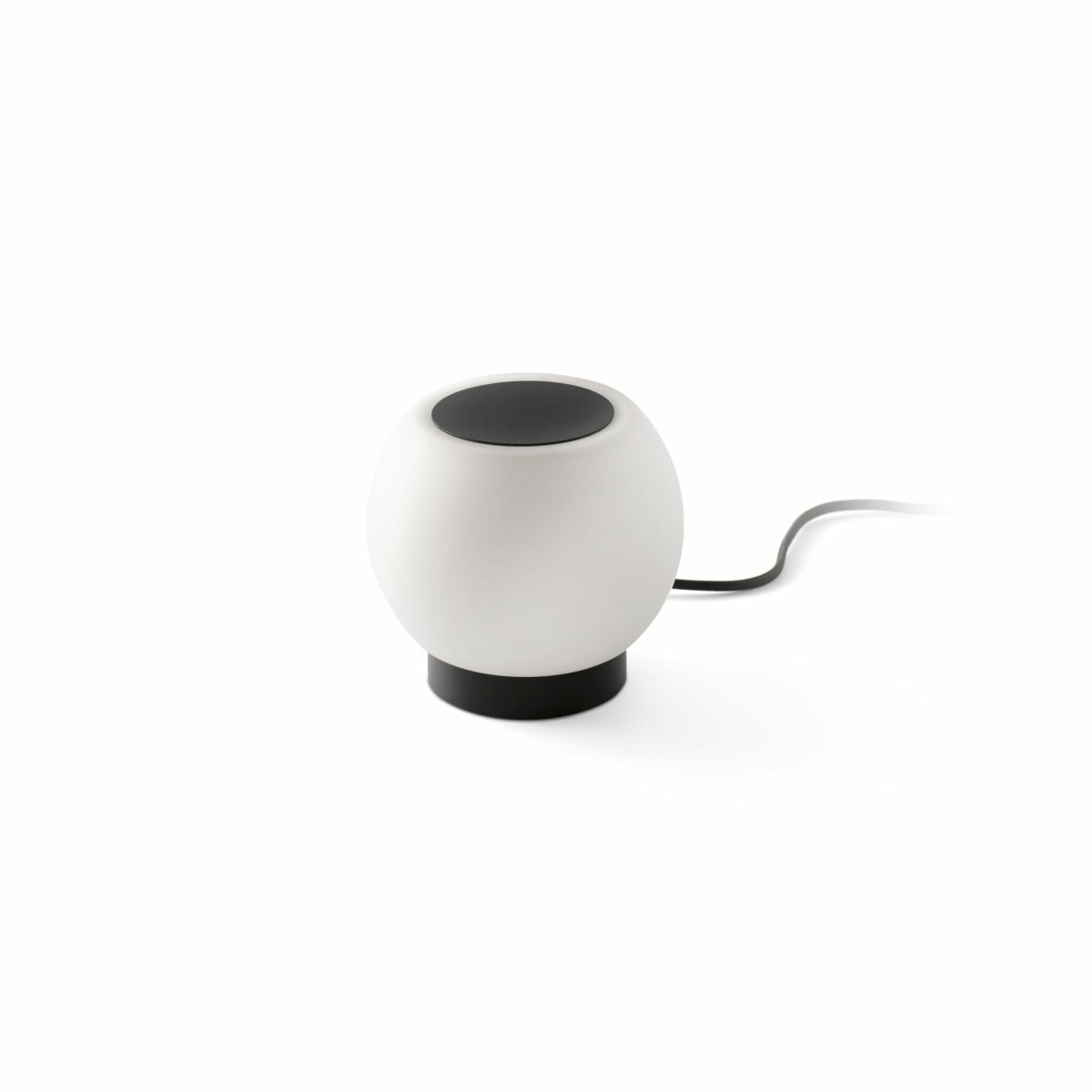 Moy 13cm Negro lámpara de mesa De Faro Barcelona - Moy es una elegante l&aacute;mpara de mesa redonda de acero negro y cristal blanco que proporciona una luz uniforme y agradable, perfecta para salones y espacios p&uacute;blicos.