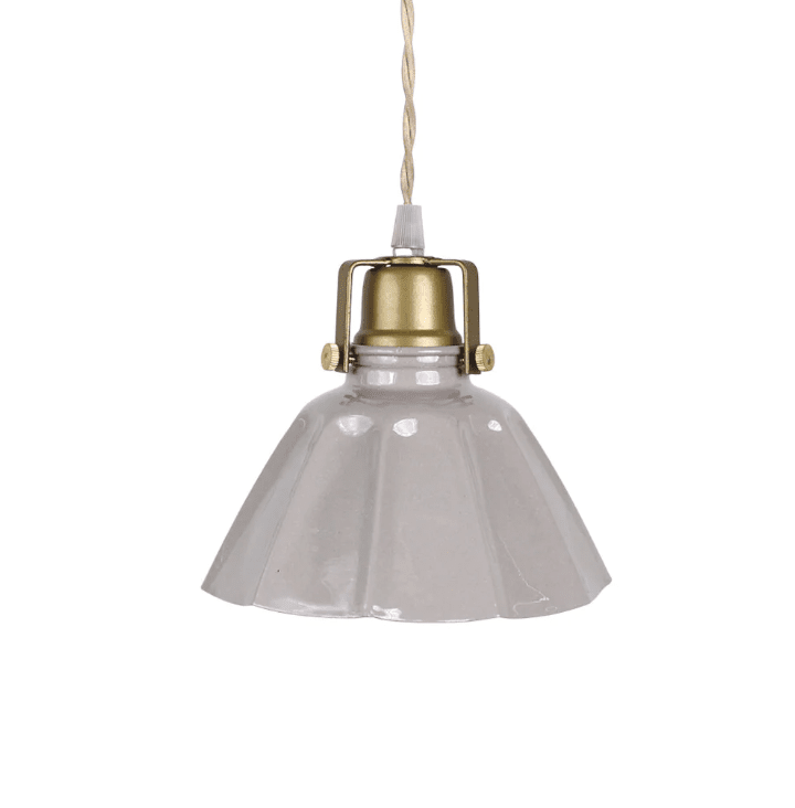 Margareta Ø18 Beige lámpara de ventana De Strömshaga - La lámpara no tiene conexión a la pared ni al techo, por lo que puedes decidir a qué quieres conectarla.