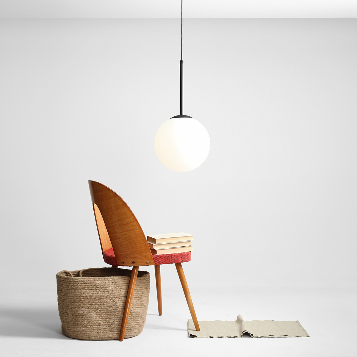 Bosso Ø30 Negro Lámpas de techo De Artera - La lámpara emite una luz suave y agradable y por lo tanto es ideal para colocarla encima de la mesa del comedor, en el pasillo o en la sala de estar.
