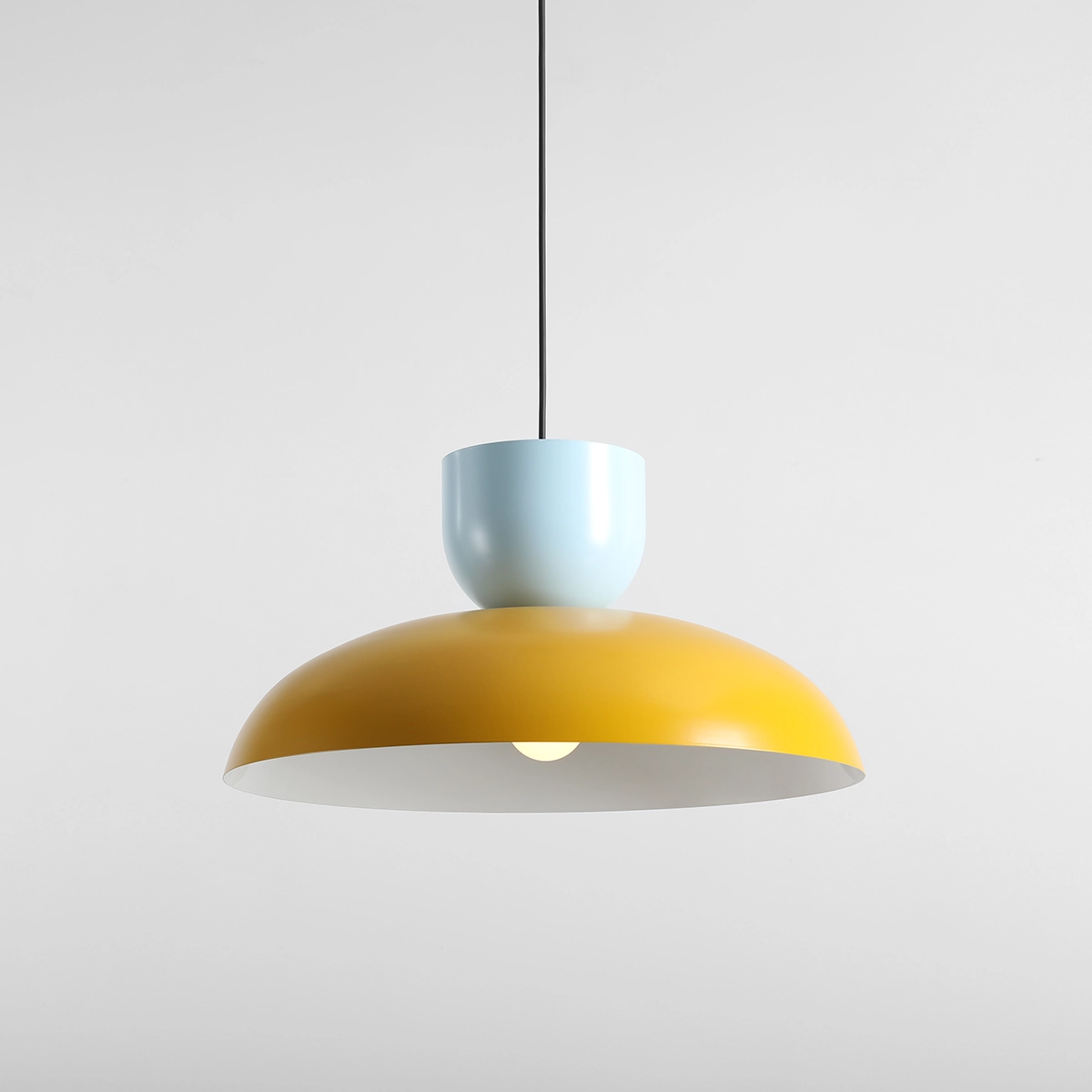 Ella Ø47 Amarillo/azul Lámpas de techo De Artera - Proporciona una iluminación agradable y es ideal para colocar sobre una mesa de comedor, en la sala de estar o en un pasillo.