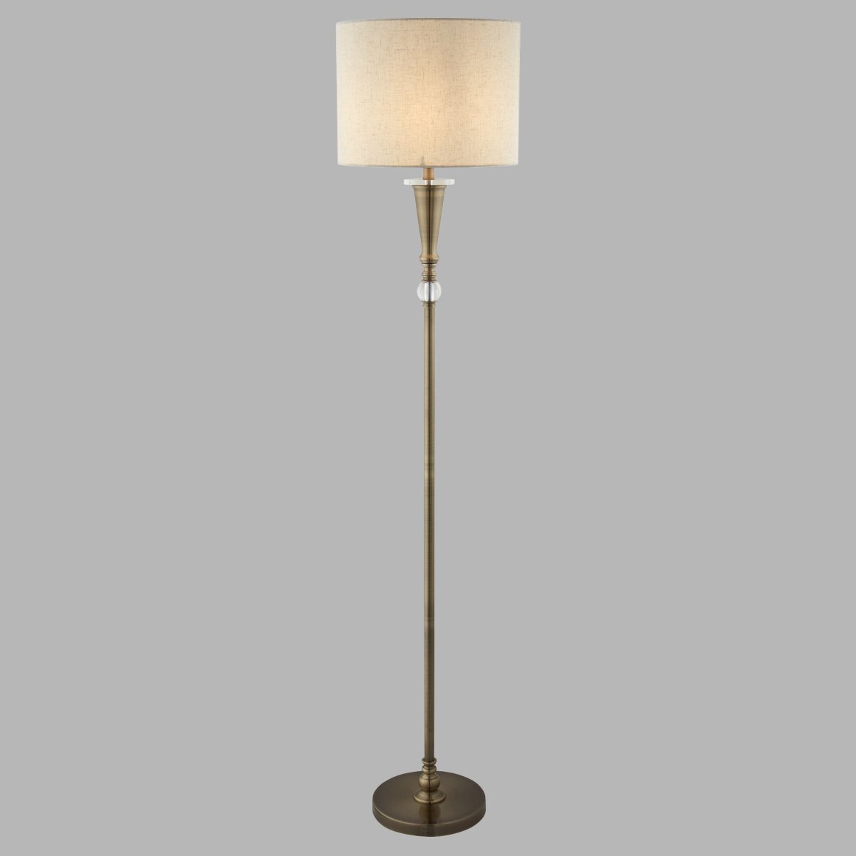 Oscar Latón antiguo lámpara de pie De Searchlight - La elegante base de la lámpara está decorada con un detalle de cristal decorativo que añade un toque extra de lujo.