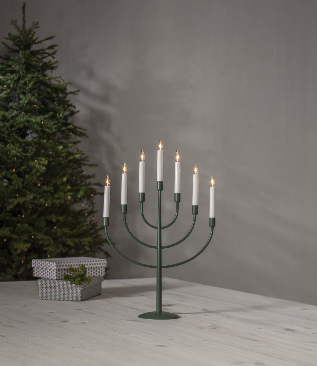 Titus Verde De Star Trading - Nuestro elegante portavelas de metal Titus en color verde con la fuente de luz m&aacute;s moderna.