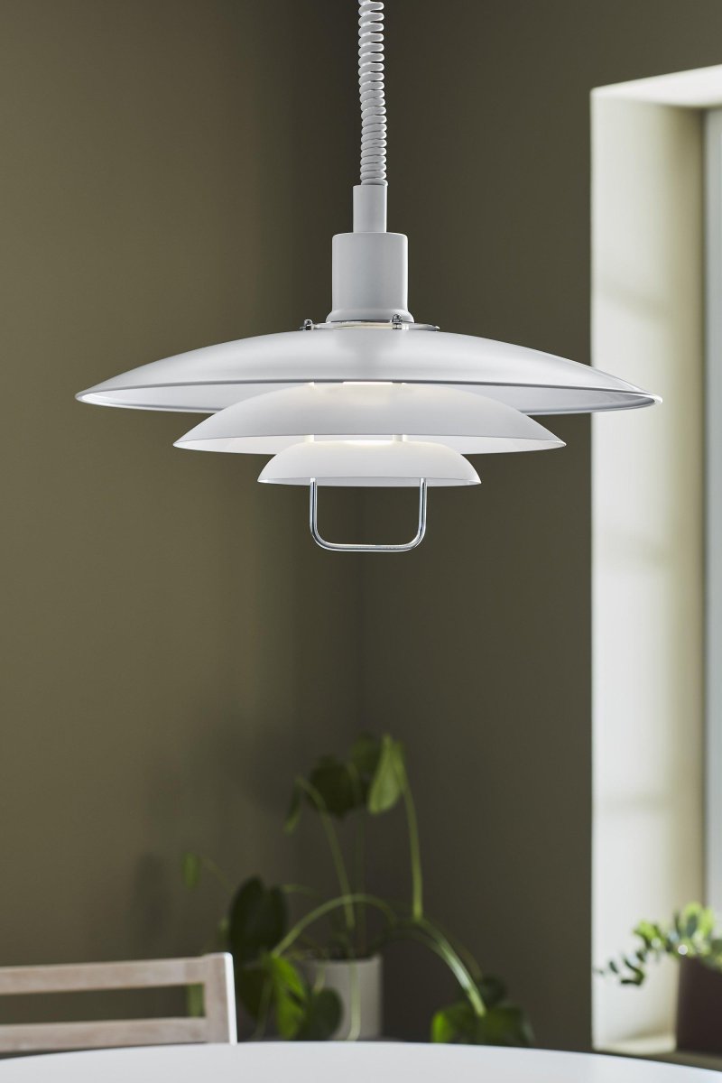 Kirkenes Ø48 Blanco Lámpas de techo De Markslöjd - El ajuste de altura de 0,8 a 1,9 metros le permite adaptar f&aacute;cilmente la luz a sus necesidades.