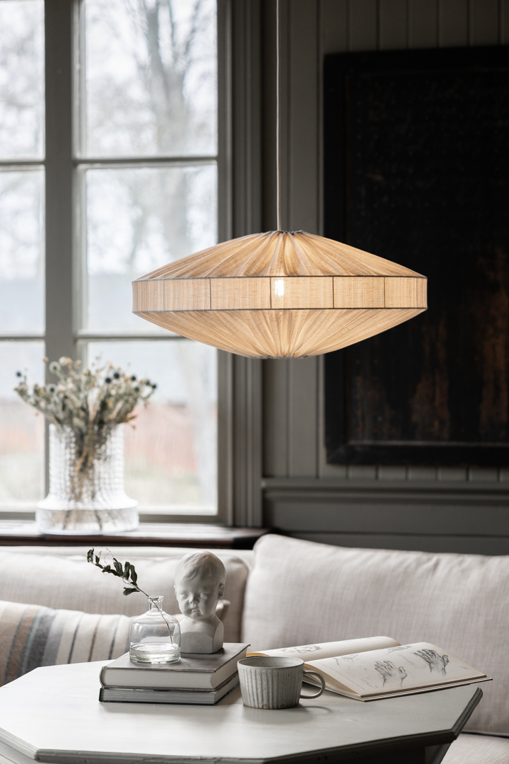 Alba Raya Pantalla S/Colgante Ø58 Blanco Lámpas de techo De Alde & Lind - La elegante raya de la tela le da a la pantalla Alba un aspecto sofisticado y elegante.