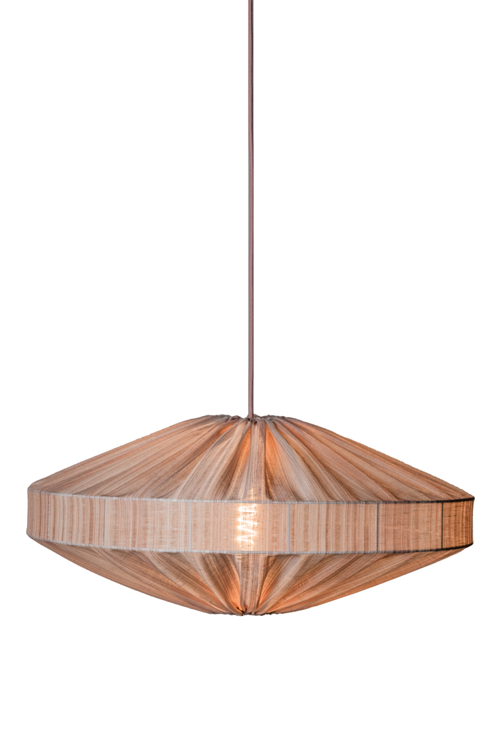 Alba Raya Pantalla S/Colgante Ø58 Rosa Lámpas de techo De Alde & Lind - La elegante raya de la tela le da a la pantalla Alba un aspecto sofisticado y elegante.