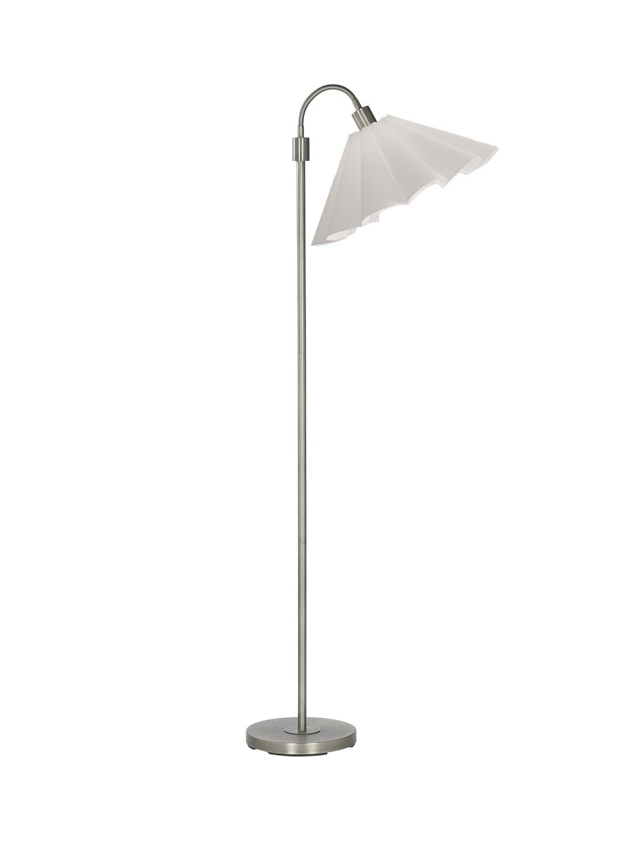 Amy Flex Plata lámpara de pie De PR Home - La hermosa pantalla está cosida a mano, pétalo a pétalo, con tela de algodón blanco y adornada con un borde decorativo que recuerda a una flor.