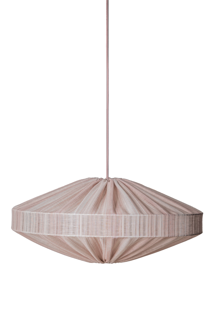 Alba Raya Pantalla S/Colgante Ø78 Rosa Lámpas de techo De Alde & Lind - La elegante raya de la tela le da a la pantalla Alba un aspecto sofisticado y elegante.