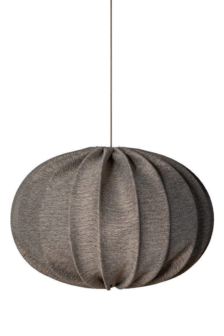 Moon Pantalla S/Colgante Ø78 Marrón Lámpas de techo De Alde & Lind - Moon es una pantalla moderna de forma cl&aacute;sica y contempor&aacute;nea, hecha de tela gris, que crea un aspecto vers&aacute;til tanto al encenderla como al apagarla.