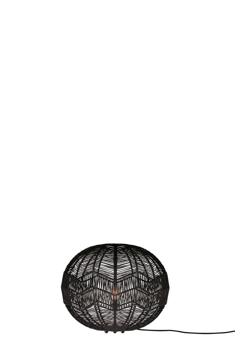 Missy Negro lámpara de pie De Globen Lighting - La lámpara tiene un cable textil negro de 200 cm de largo con interruptor.