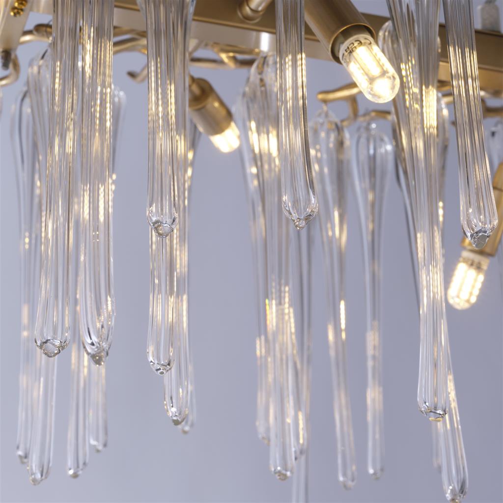 Heritage 117cm Oro cristal De Searchlight - Los elementos de cristal, largos y estrechos, crean un efecto vibrante y brillante que aporta dinamismo y exclusividad a la estancia.