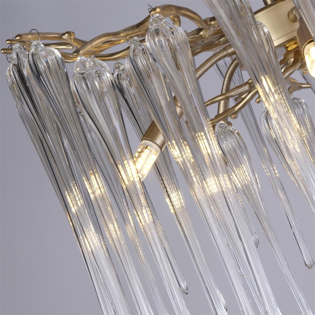 Heritage Ø50 Oro cristal De Searchlight - Los elementos de cristal, largos y estrechos, crean una luz vibrante y brillante que aporta dinamismo y exclusividad a la estancia.