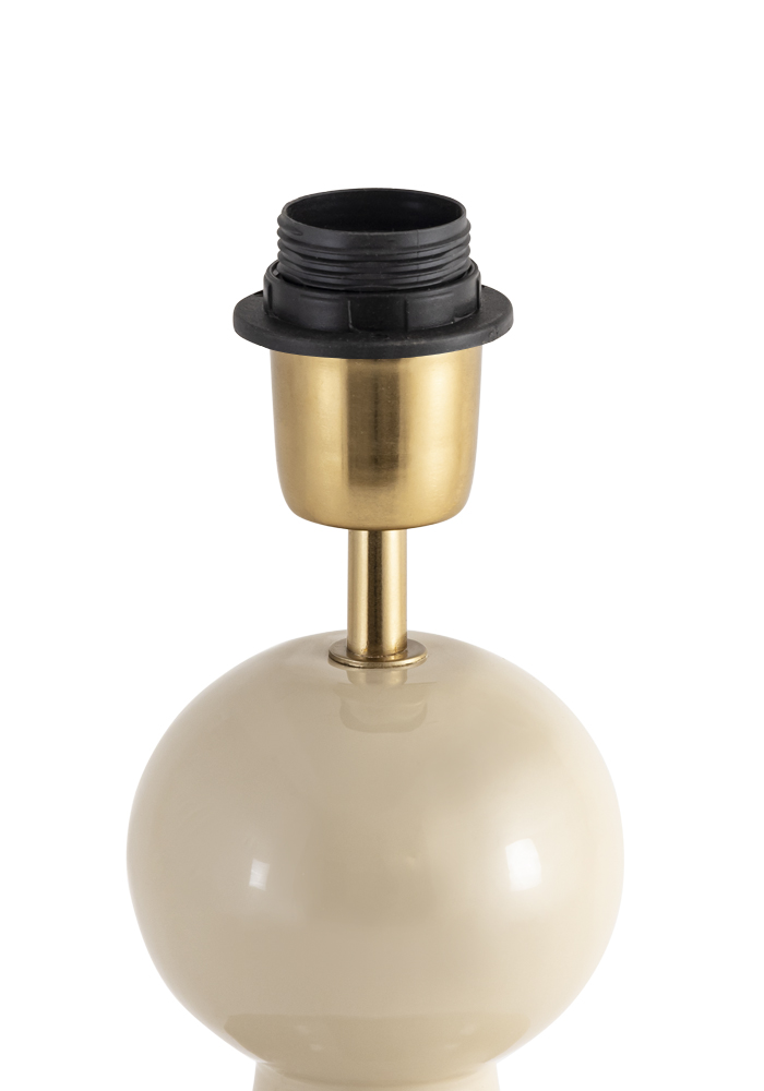 Fiona 40cm Blanco cremoso base de lámpara De Alde & Lind - Su forma clásica y ligeramente redondeada armoniza a la perfección con la superficie brillante tipo esmalte, otorgándole a la lámpara un aspecto moderno y sofisticado.