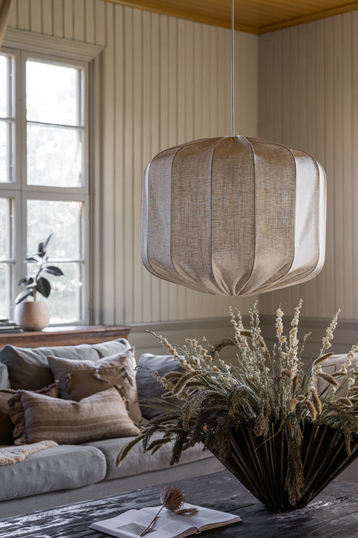 Dester Pantalla S/Colgante Ø58 Naturaleza Lámpas de techo De Alde & Lind - Queda genial sobre una mesa de comedor o de centro o como lámpara de pie, por ejemplo, en una escalera.