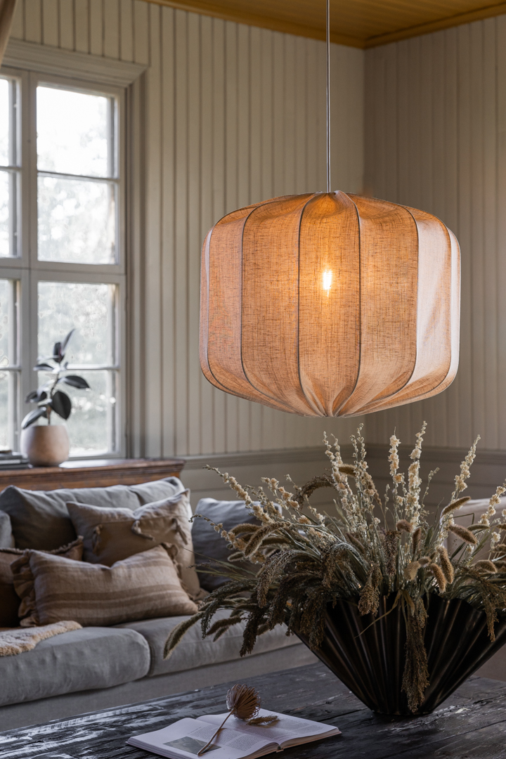 Dester Pantalla S/Colgante Ø58 Naturaleza Lámpas de techo De Alde & Lind - Queda genial sobre una mesa de comedor o de centro o como lámpara de pie, por ejemplo, en una escalera.